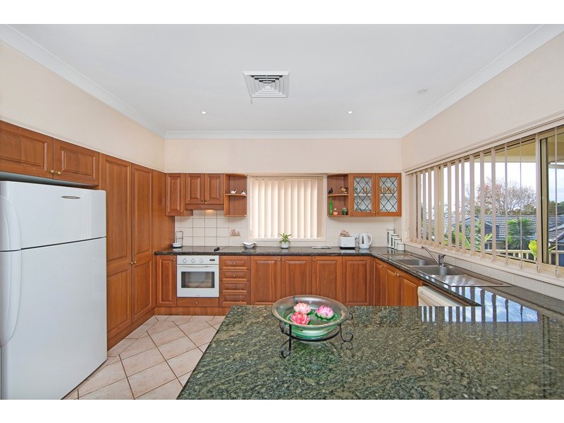 8 Carlyon Street, Killarney Vale NSW 2261