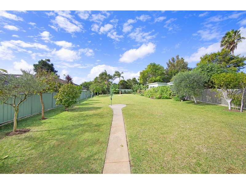 8 Carlyon Street, Killarney Vale NSW 2261
