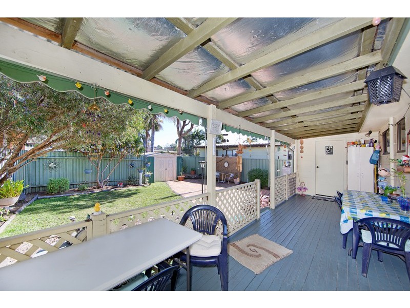 8 Clare Crescent, Berkeley Vale NSW 2261