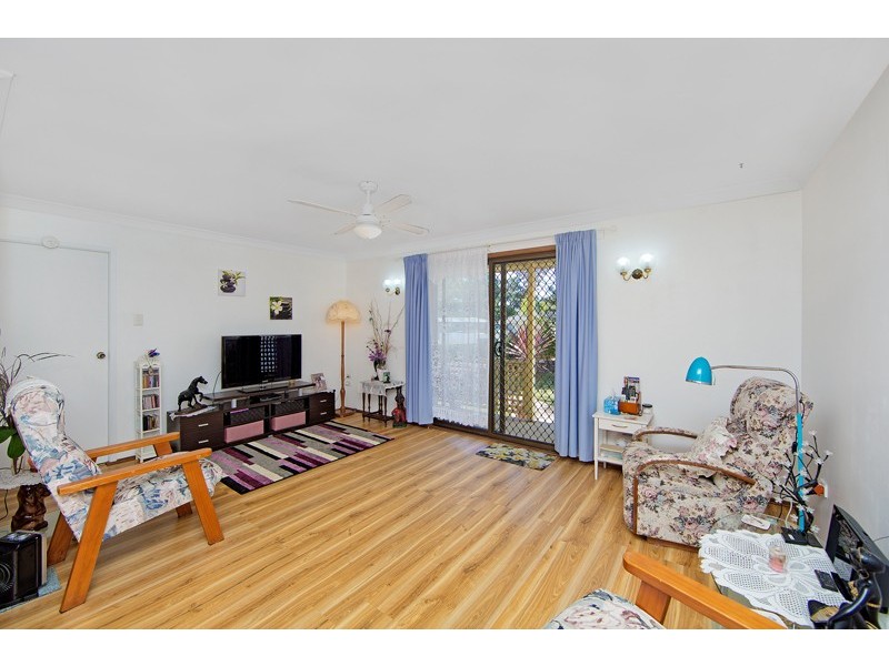 8 Clare Crescent, Berkeley Vale NSW 2261