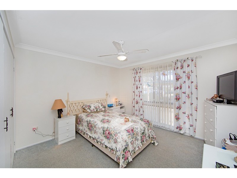 8 Clare Crescent, Berkeley Vale NSW 2261