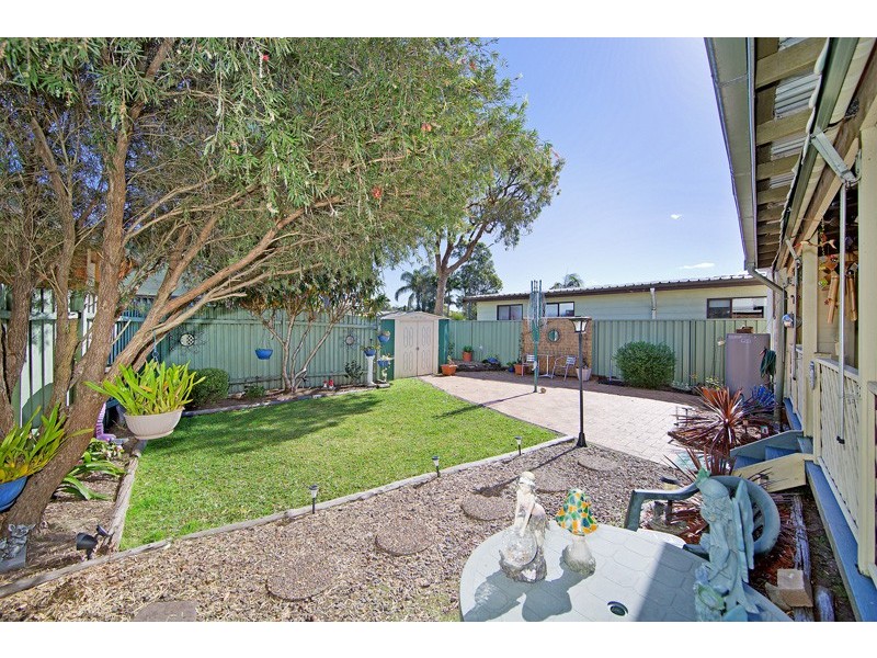 8 Clare Crescent, Berkeley Vale NSW 2261