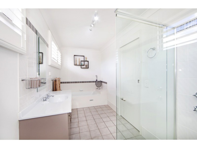 24 Jean Avenue, Berkeley Vale NSW 2261