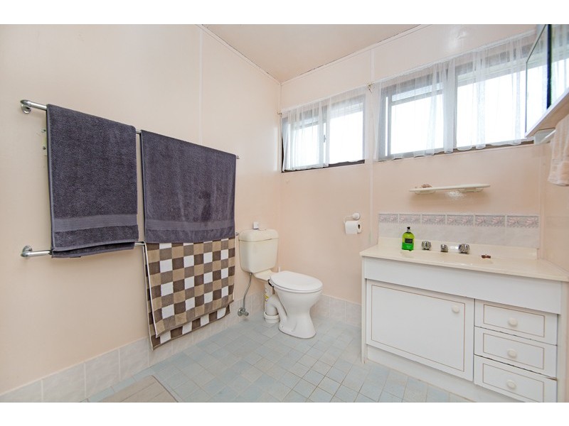 28 Dampier Boulevard, Killarney Vale NSW 2261