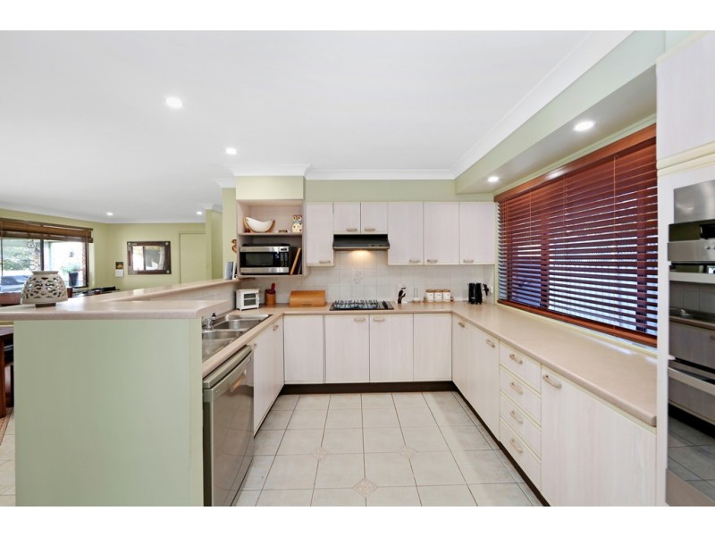 2 Alexander Avenue, Bateau Bay NSW 2261