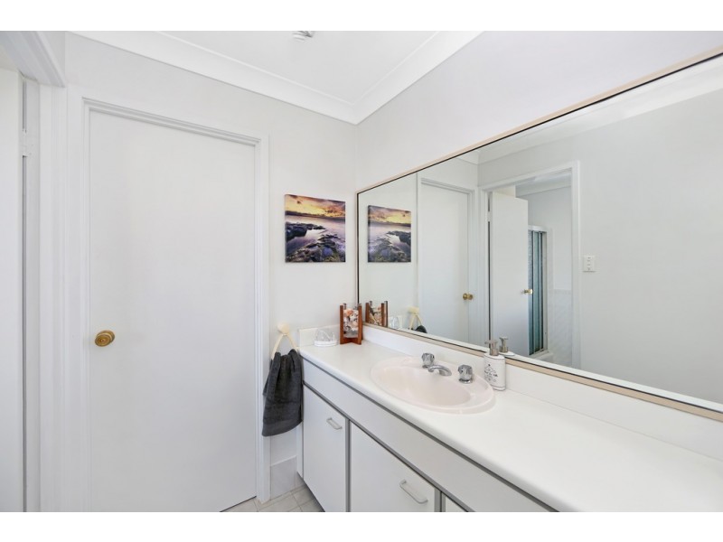 2 Alexander Avenue, Bateau Bay NSW 2261