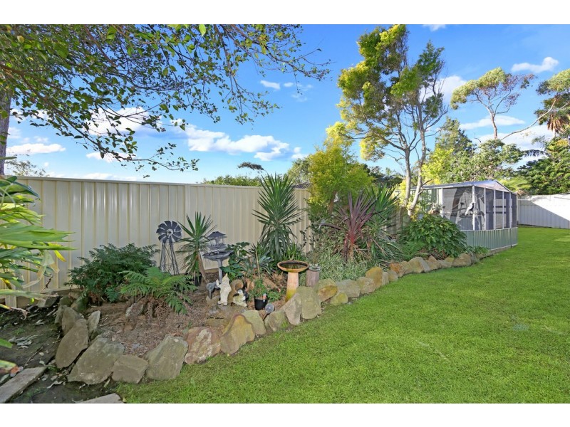2 Alexander Avenue, Bateau Bay NSW 2261