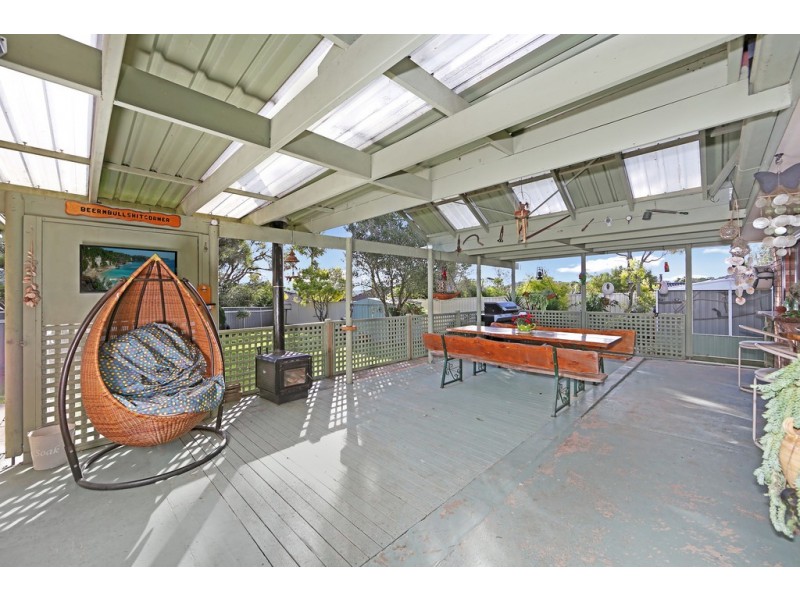 2 Alexander Avenue, Bateau Bay NSW 2261