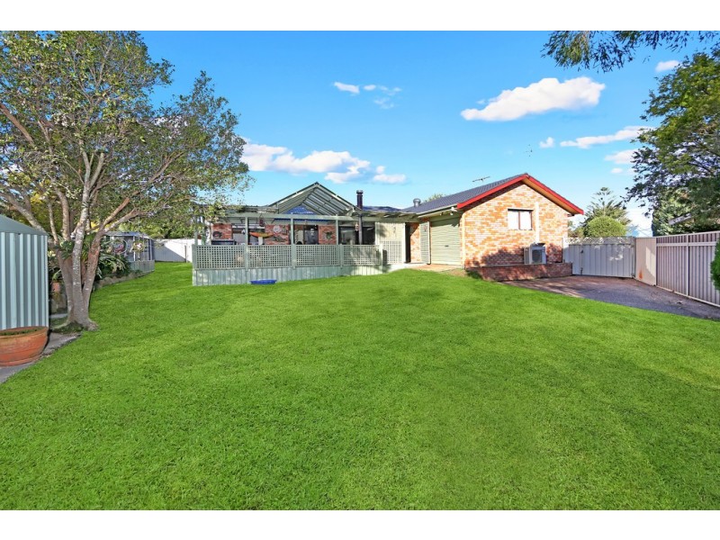 2 Alexander Avenue, Bateau Bay NSW 2261