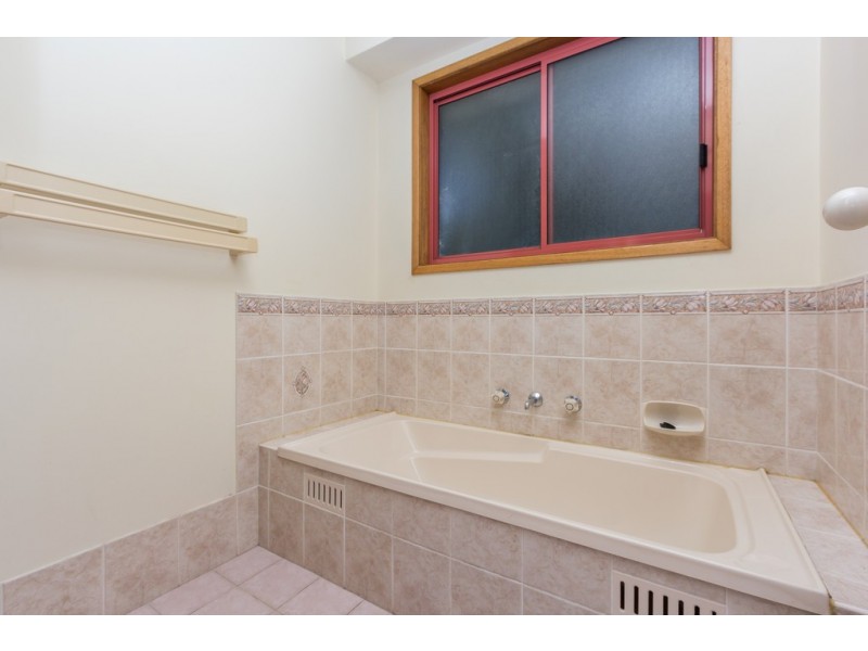 33 Platypus Road, Berkeley Vale NSW 2261