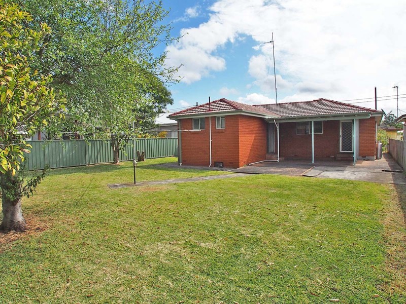 26 Armstrong Avenue, Killarney Vale NSW 2261