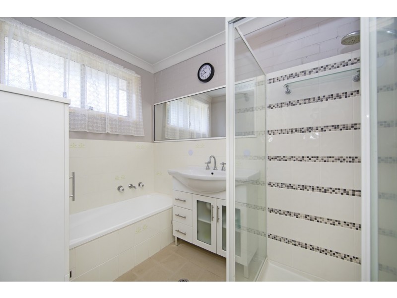 16 Lisa Close, Bateau Bay NSW 2261