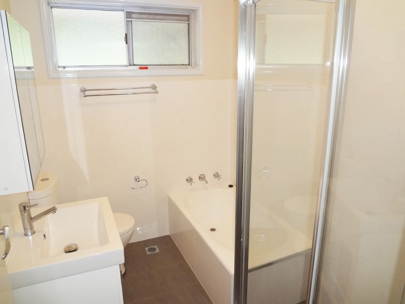 31 Albatross Road, Berkeley Vale NSW 2261