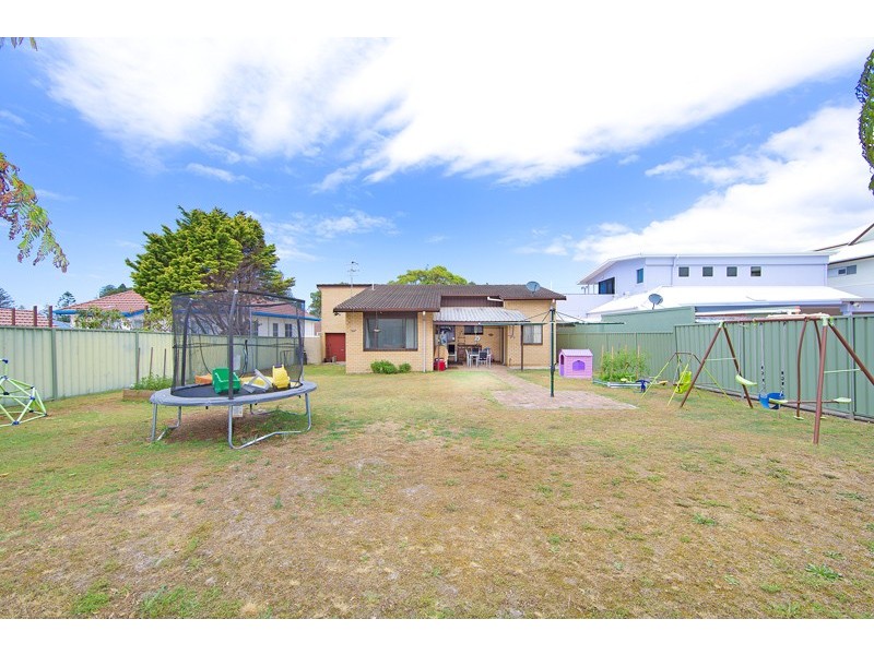 16 Binburra Avenue, Toowoon Bay NSW 2261