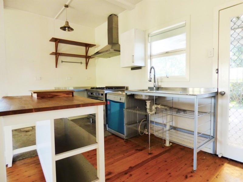 2 Patstone Street, Bateau Bay NSW 2261