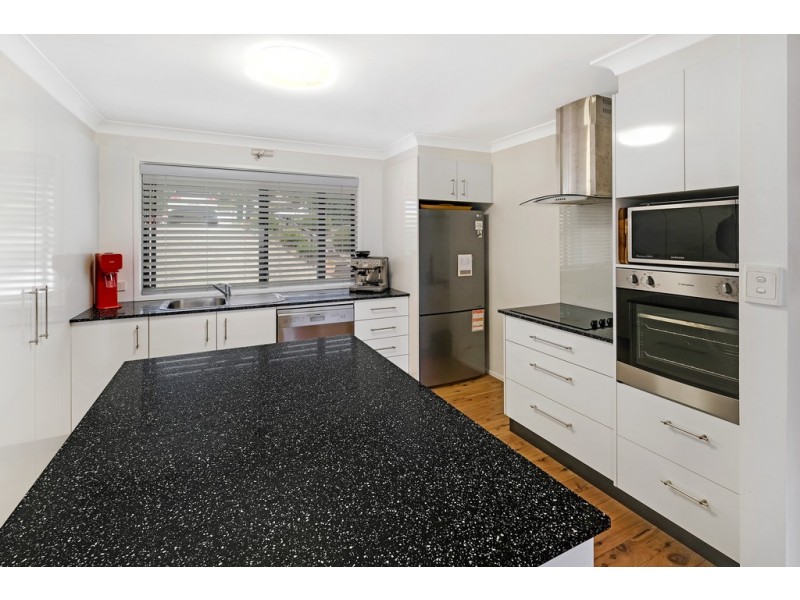 37 Masefield Avenue, Bateau Bay NSW 2261