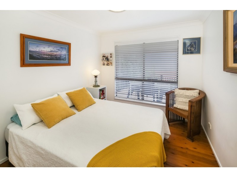 37 Masefield Avenue, Bateau Bay NSW 2261