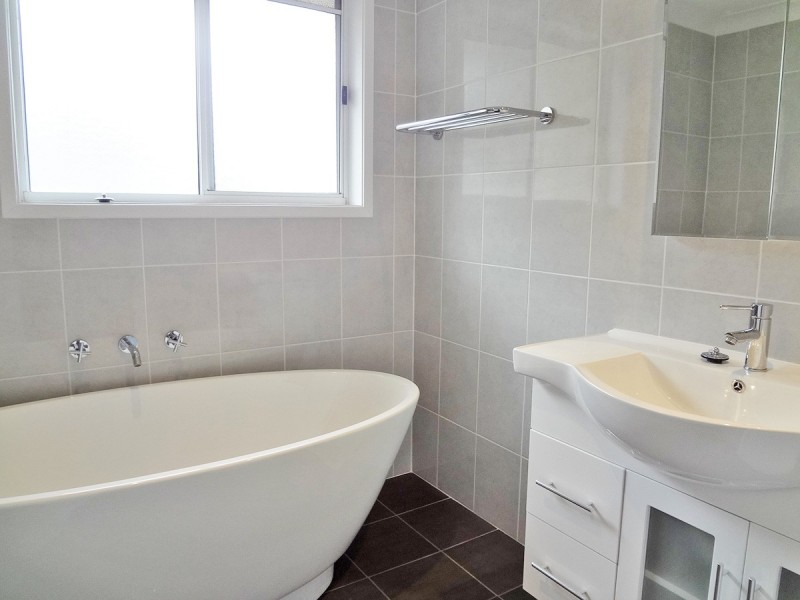 25 Albatross Road, Berkeley Vale NSW 2261