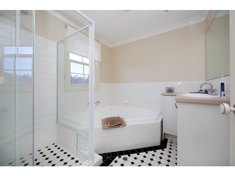 6 Augustus Place, Bateau Bay NSW 2261