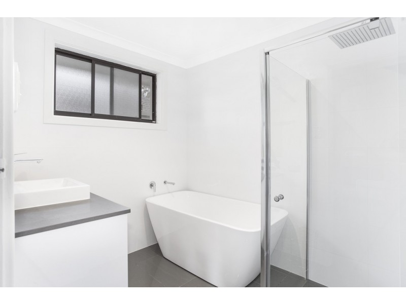 3 Gladys Avenue, Berkeley Vale NSW 2261