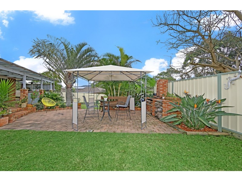 4 Sherwood Close, Bateau Bay NSW 2261