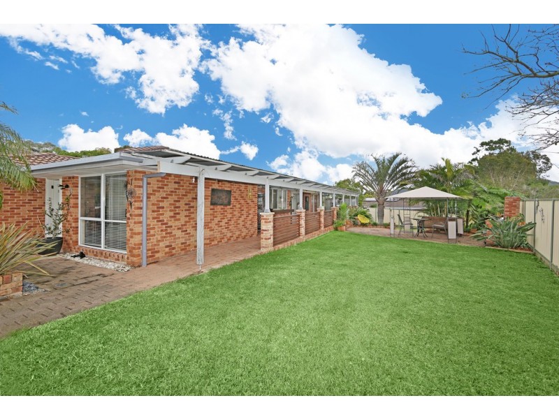 4 Sherwood Close, Bateau Bay NSW 2261