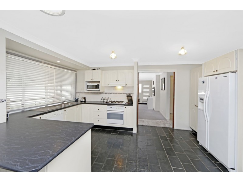 4 Sherwood Close, Bateau Bay NSW 2261