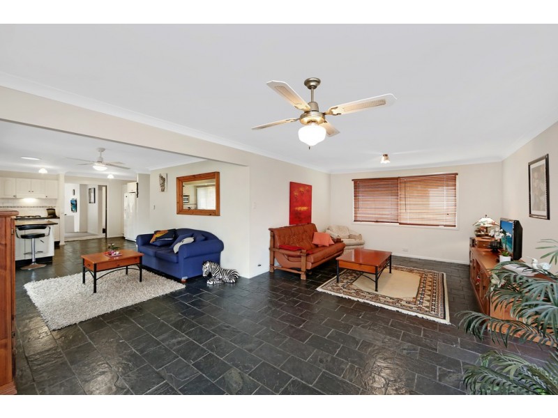 4 Sherwood Close, Bateau Bay NSW 2261