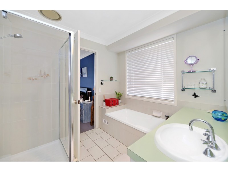 4 Sherwood Close, Bateau Bay NSW 2261