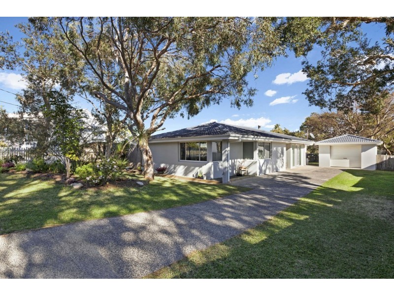 11 Joan Street, Forresters Beach NSW 2260