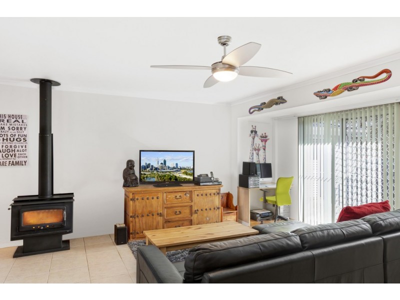 11 Joan Street, Forresters Beach NSW 2260