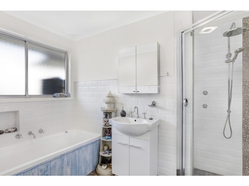 11 Joan Street, Forresters Beach NSW 2260