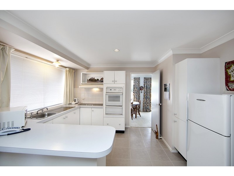 5 Lincoln Close, Bateau Bay NSW 2261