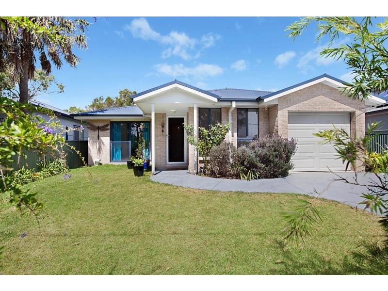 684 The Entrance Road, Bateau Bay NSW 2261