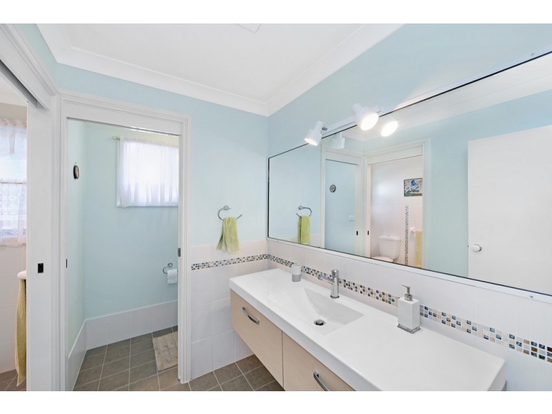 33 Kilkenny Parade, Berkeley Vale NSW 2261