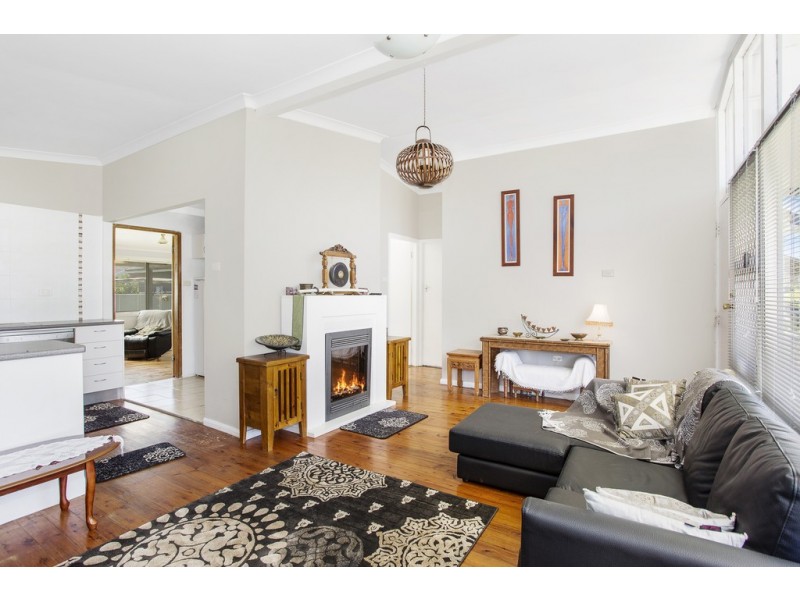 523 The Entrance Road, Bateau Bay NSW 2261