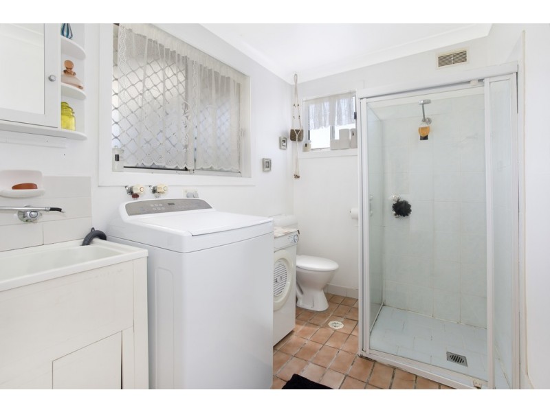 523 The Entrance Road, Bateau Bay NSW 2261