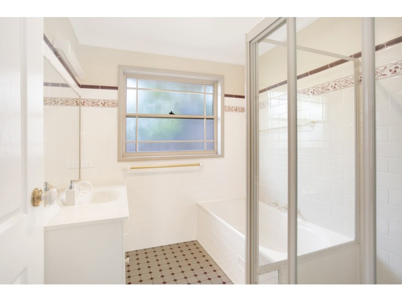 34 Sanctuary Place, Bateau Bay NSW 2261