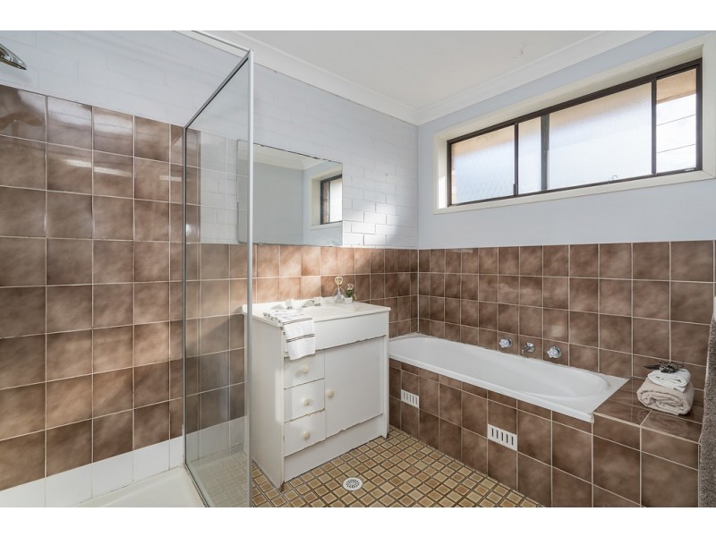 17 Lisa Close, Bateau Bay NSW 2261