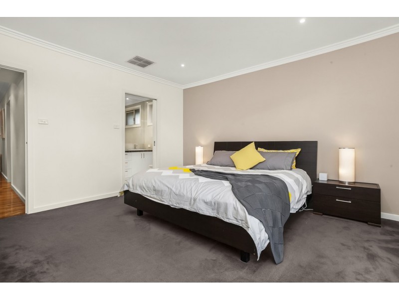 8 Azure Court, Templestowe VIC 3106