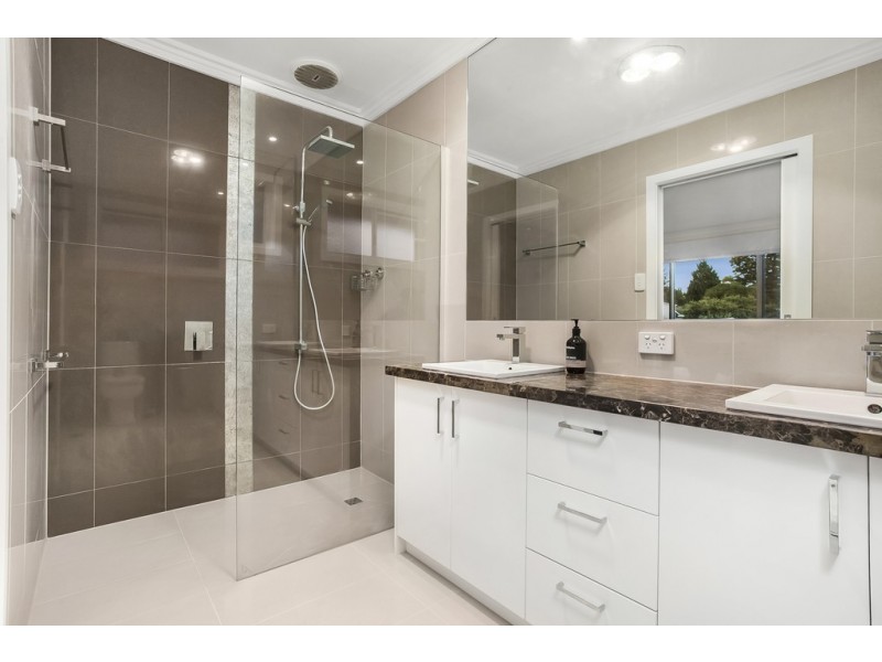8 Azure Court, Templestowe VIC 3106