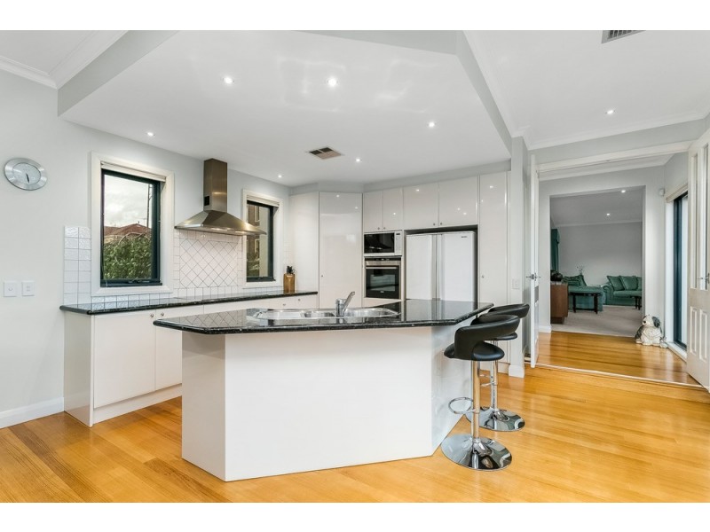 6 Thomas Walk, Doncaster East VIC 3109