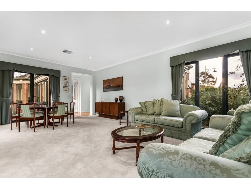 6 Thomas Walk, Doncaster East VIC 3109