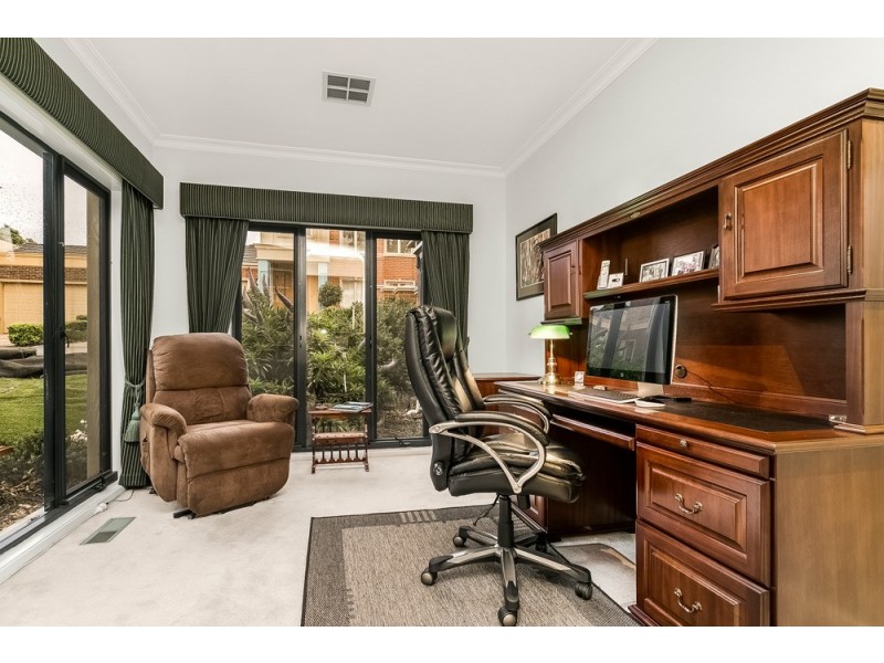 6 Thomas Walk, Doncaster East VIC 3109