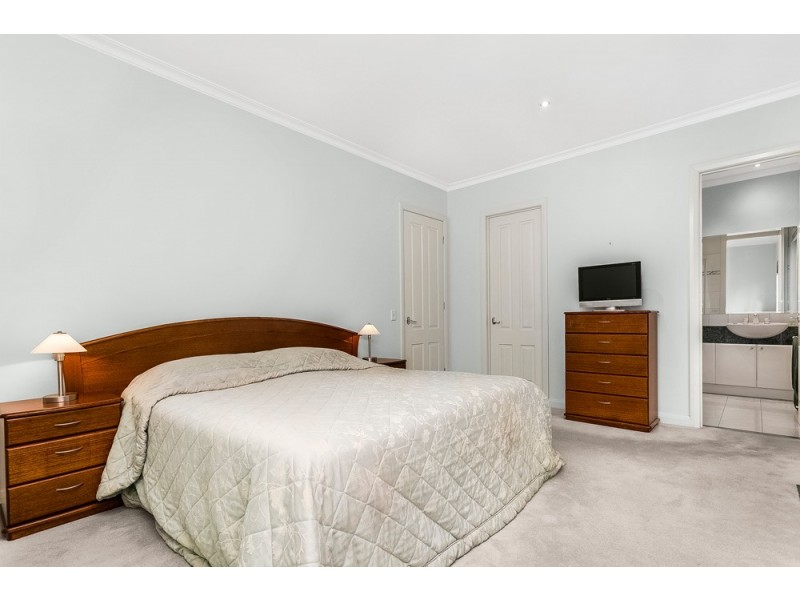 6 Thomas Walk, Doncaster East VIC 3109