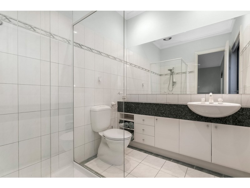 6 Thomas Walk, Doncaster East VIC 3109