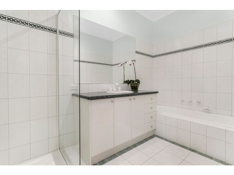 6 Thomas Walk, Doncaster East VIC 3109