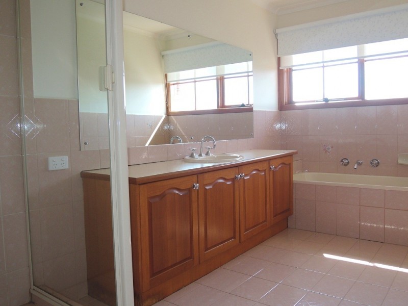 4 Hallifax Court, Doncaster East VIC 3109