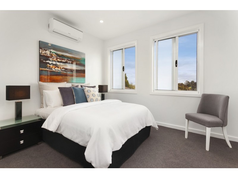 2/24 Greendale Road, Doncaster East VIC 3109