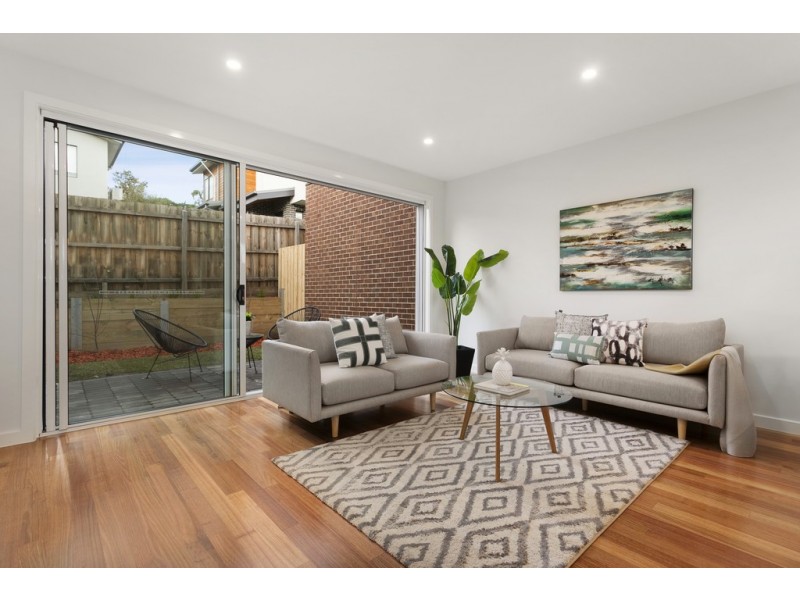 2/24 Greendale Road, Doncaster East VIC 3109
